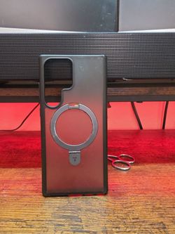 Black Samsung Galaxy S22 Ultra case