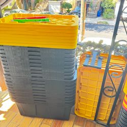 HDX Tough Tote 27 Gal Plastic Storage Container Stackable Lockable Black/Yellow