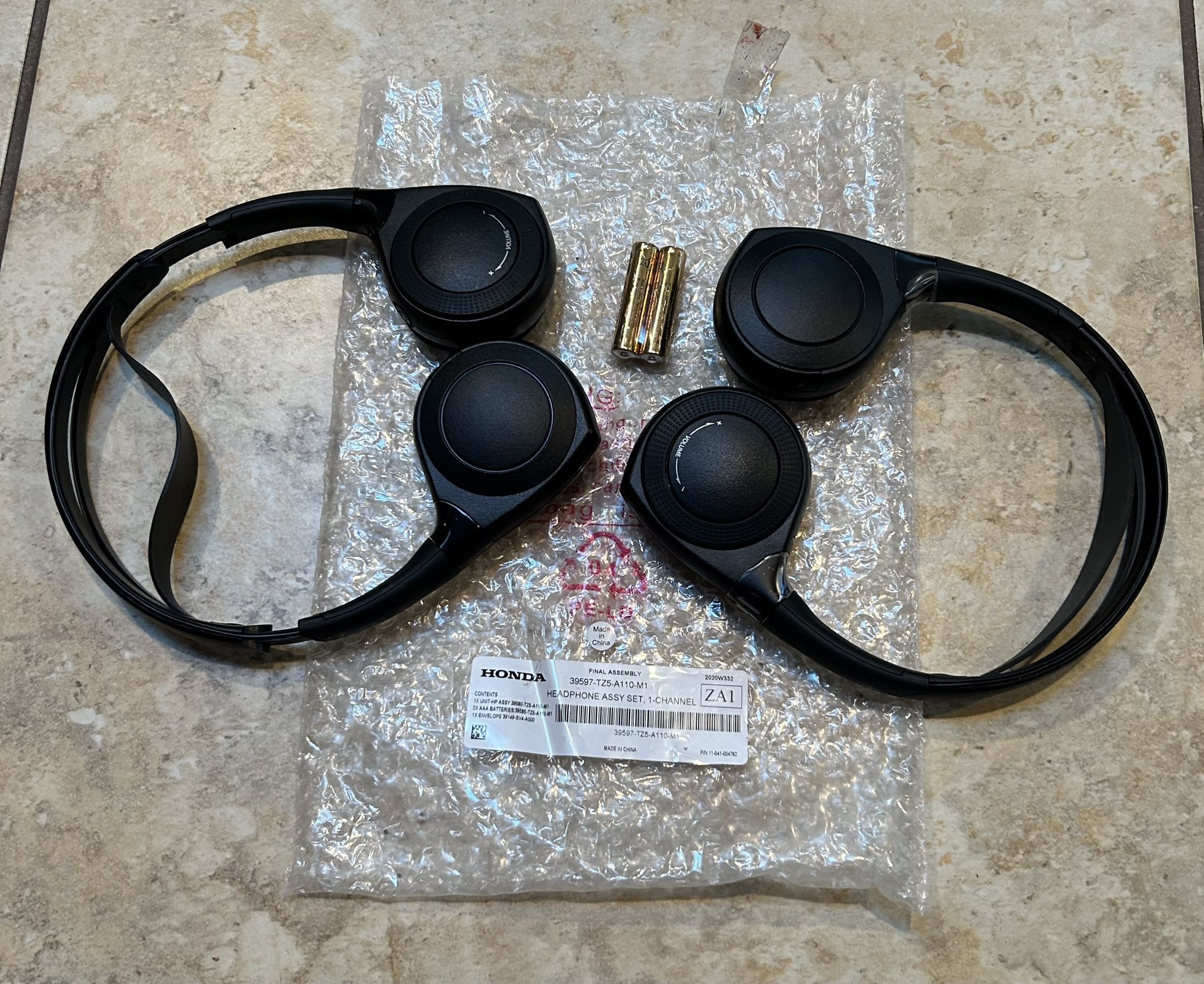 Brand New OEM Honda Odyssey Pilot wireless headphones 39597-TZ5-A010 Set Of 2