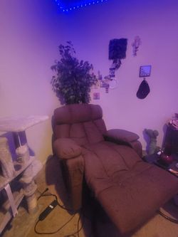 inclining Automatic Heated Massage Chair. 