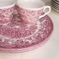 Antique Collectible Dishware & Ceramic Wolves...