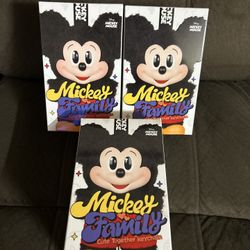 Mickey Family Cute Together Keychain Popmart