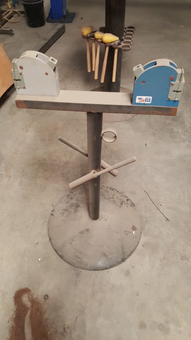 Sheet metal shrinker stretcher