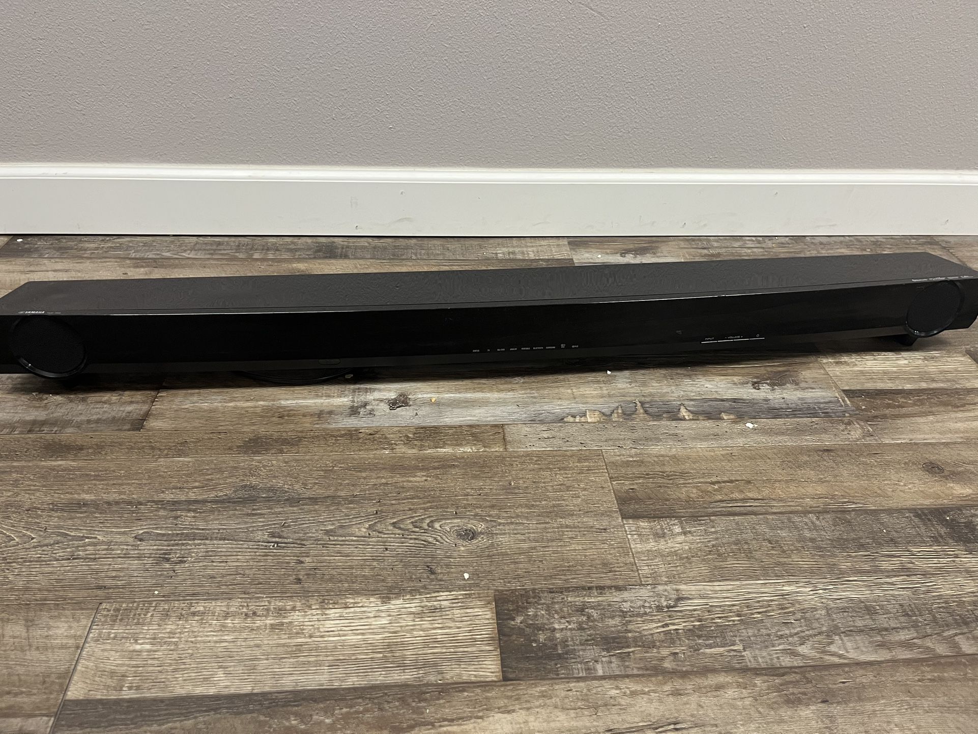 Yamaha Soundbar with Built In Subwoofer