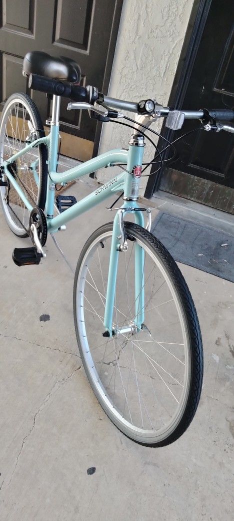 Schwinn Medium Aluminum Hybrid Bike In Perfect And Mint Condition
