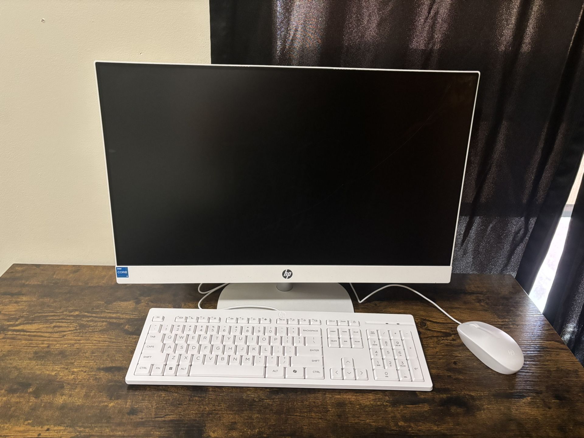 All In One HP 23.8” Touch Screen 8GB