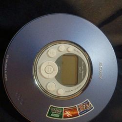 Sony Walkman DNE 319 Portable Player