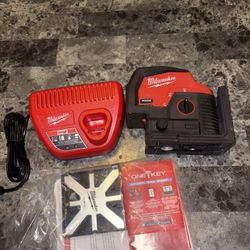 Milwaukee Fuel M12 Green 125ft Cross Line & Plumb Points Laser