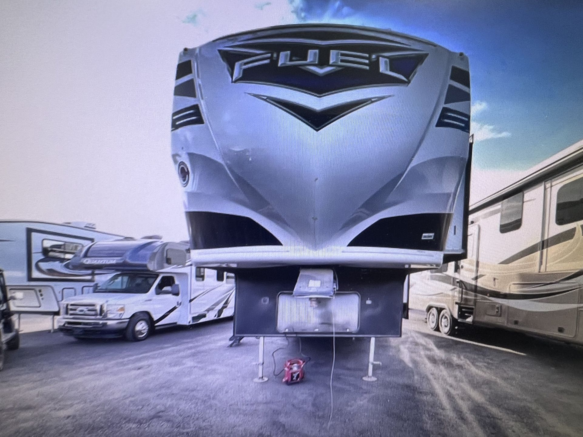2020 FUEL 335 TOYHAULER
