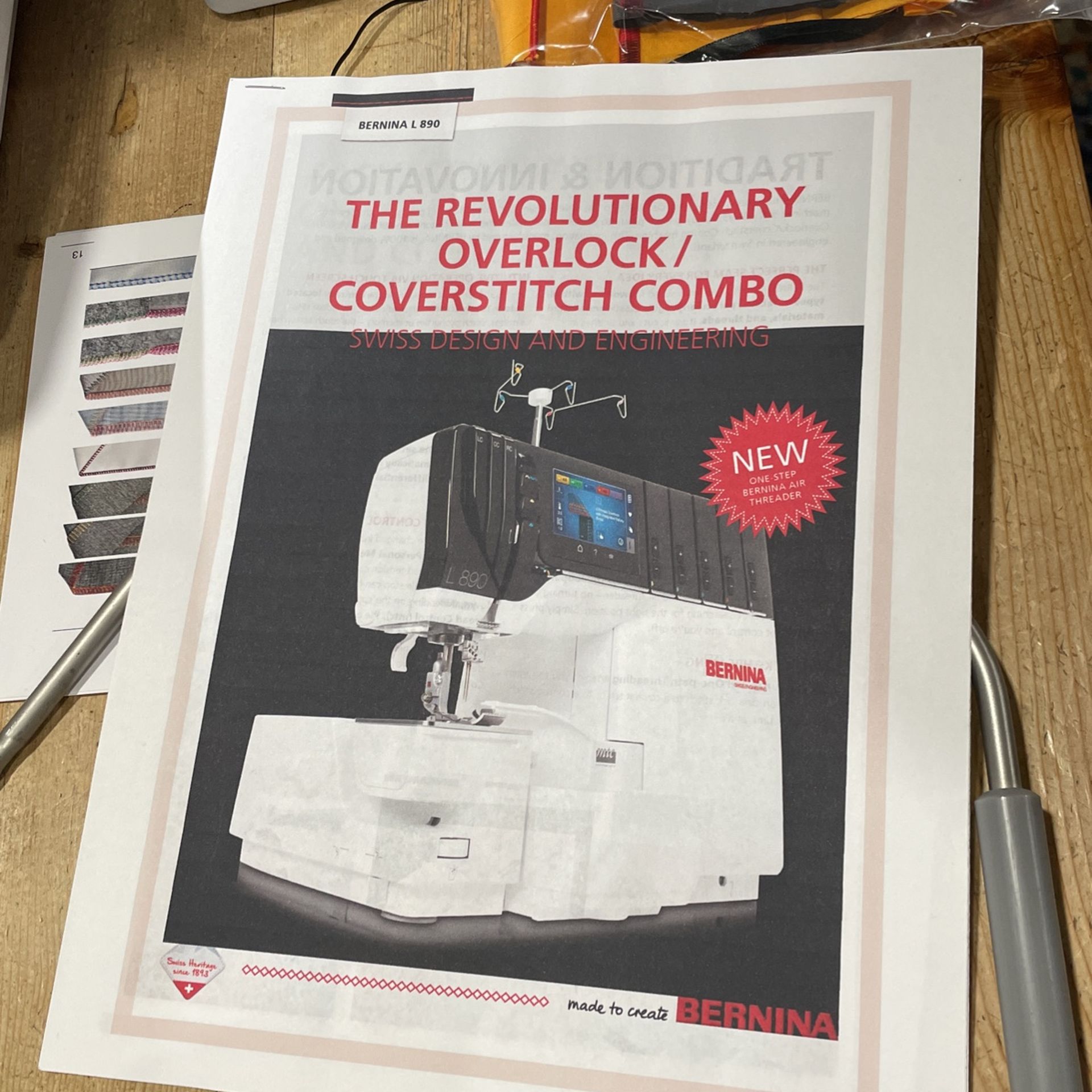 BERNINA L 890 SERGER OVERLOCK MACHINE LIKE NEW for Sale in Marysville