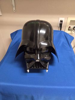 Hasbro Star Wars The Black Series Darth Vader Premium Electronic Helmet
