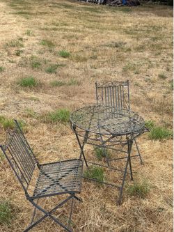 27” round metal table and chair.