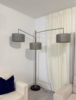 Adjustable 3 light steel modern arc floor lamp.