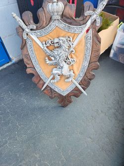 COAT OF ARMS  FAMILY CREST