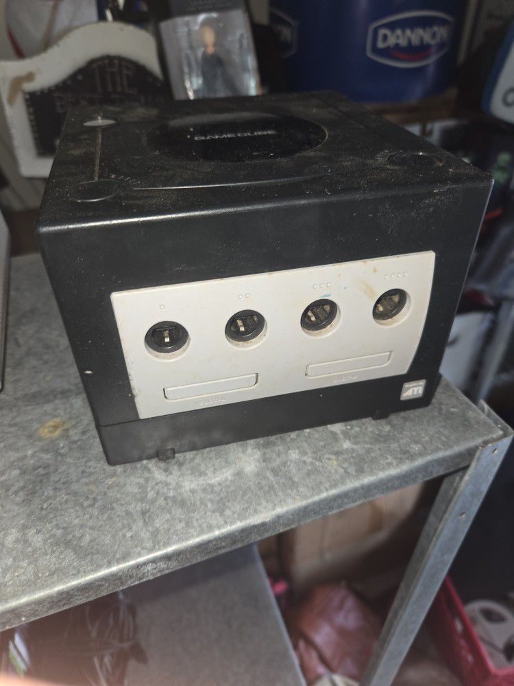 Nintendo GameCube - BLACK - W/cords
