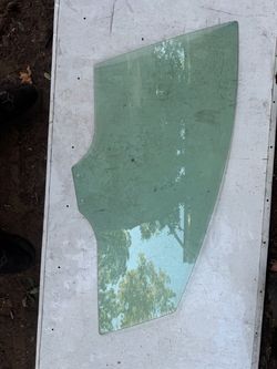 2010-2013 Mazda 3 door glass