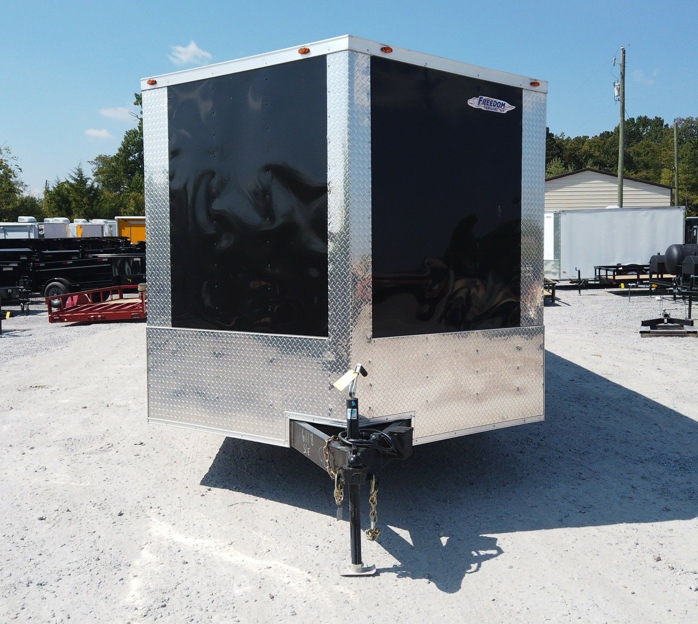 ENCLOSED VNOSE TRAILERS ALL SIZES AND COLORS