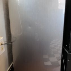 Galanz 3.3 Ft Mini Fridge+Freezer