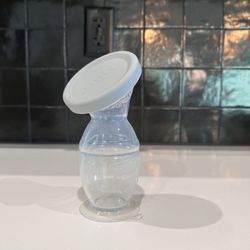 haakaa Silicone Breast Pump & Silicone Cap 5oz/150ml