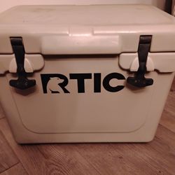RTIC 20 Hard Cooler