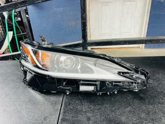 Lexus ES 2019-2021 right passenger side headlight Oem