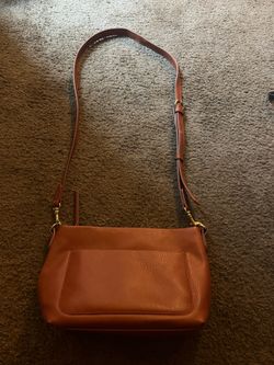 Selling a brown Universal Thread crossbody bag!