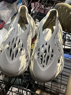 Yeezy Foam Runners & Yeezy Slides 