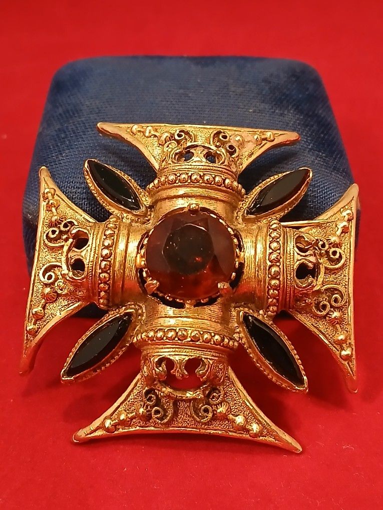 VINTAGE FLORENZA RENAISSANCE RIVIVAL MALTESE CROSS BROUCH/PENDANT 