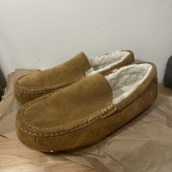 Koolaburra by Ugg Tipton Men Size 10 Tan Suede Slip-On Loafers Lasting Classic