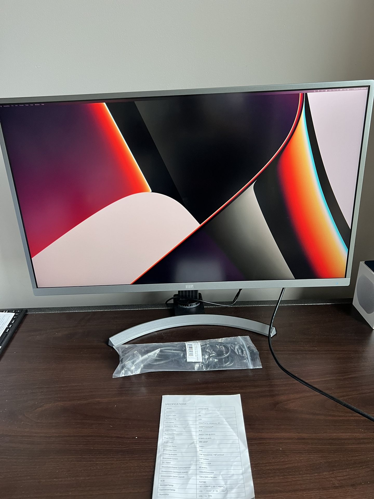 ROTATING 32 in. 4K 60Hz Monitor.