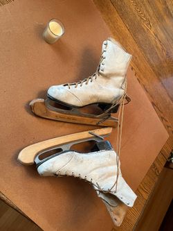 Women’s figure skates