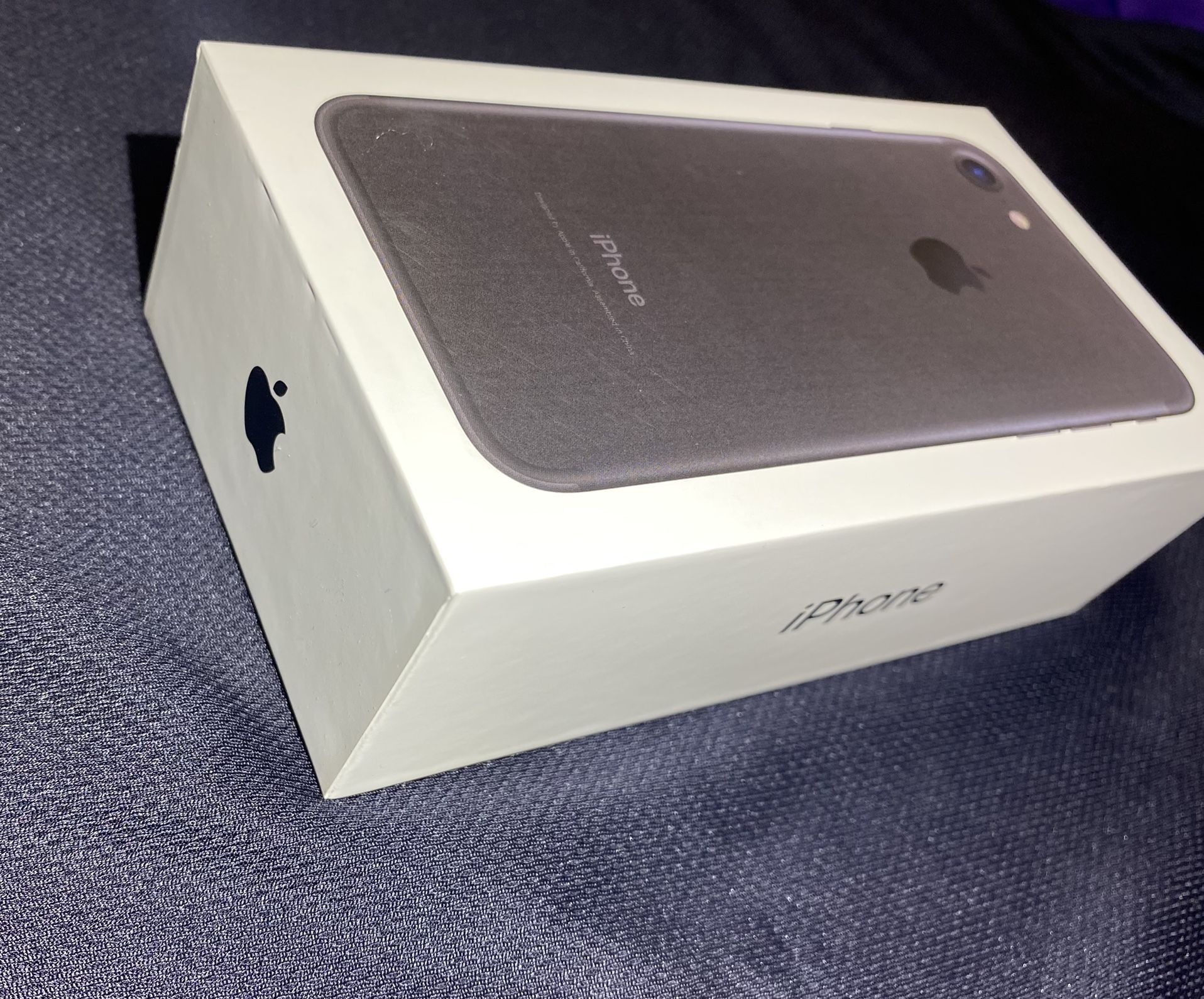 iPhone 7 (Box)