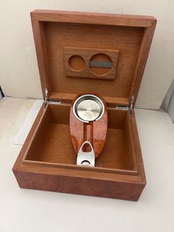 Wood Cigar Humidor with Cutter and Humidifier