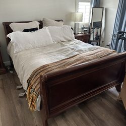 Cherrywood Finish Sleigh Bed Queen Bedroom Set