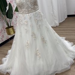 New Wedding Dress: Bella