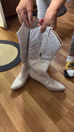 Sparkling boots size 9