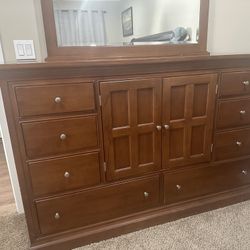 Dresser