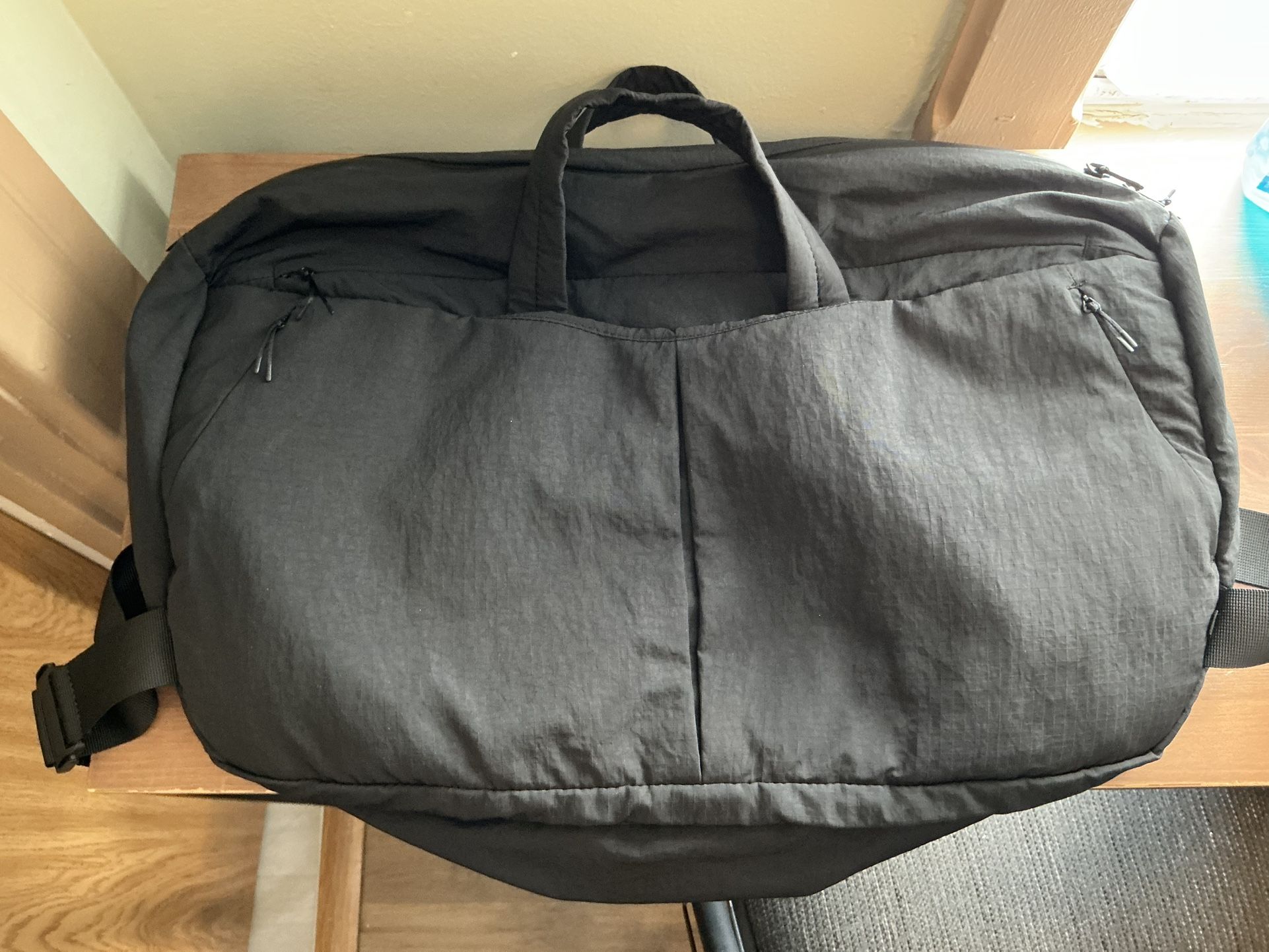 Lululemon Lab Convertible Duffle Bag Backpack Black Hybrid Travel Gym versatile