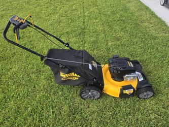 Dewalt 163cc Celf Propelled Uced $250 Firm Price/trabajando Bien $250 Precio Firme