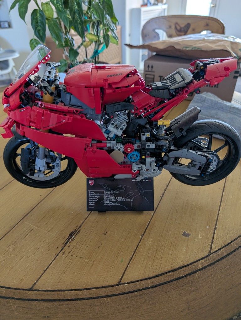 Lego Ducati Panigale V4