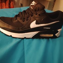 Size 8 women's Nike shoes