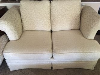 GORGEOUS LOVESEAT