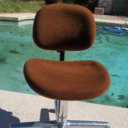 $70 VINTAGE COMPUTER CHAIR 