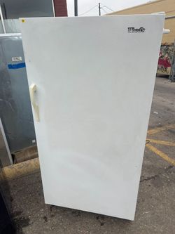 WOODS UPRIGHT FREEZER