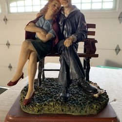 American Heroes - Seaport Sweethearts