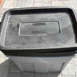 Rubbermaid Storage Bins