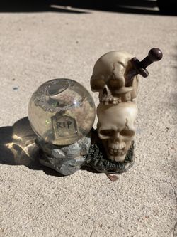 Mini skull Snow Globe