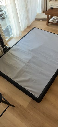 Mattress Firm Queen size 9" box spring(new/never used)
