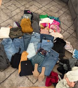 Women’s clothes •56items 2 Paris of sandals•