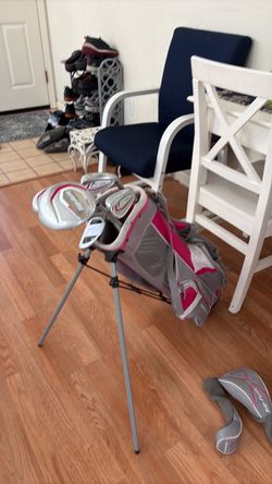 Children golf club with beautiful super light bag very good condition age 7 to 12